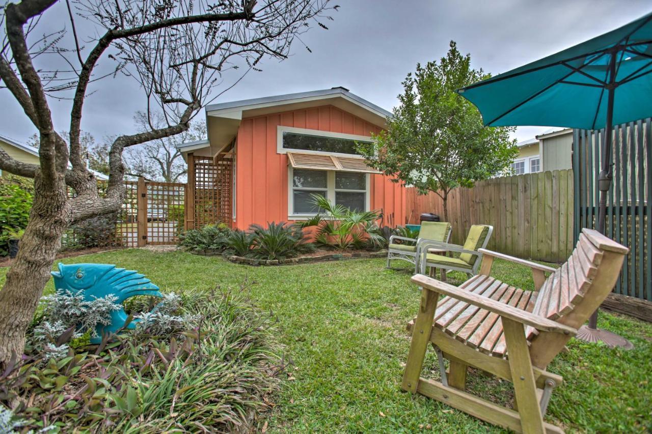 Appartamento Old Town Getaway, Walk To Shopping, Dining, And Bay! Bay St. Louis Esterno foto