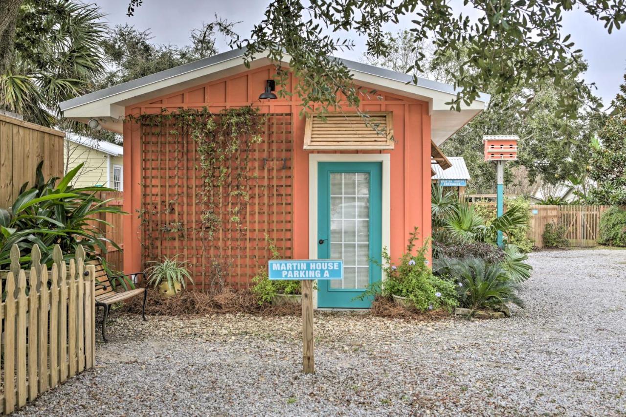 Appartamento Old Town Getaway, Walk To Shopping, Dining, And Bay! Bay St. Louis Esterno foto