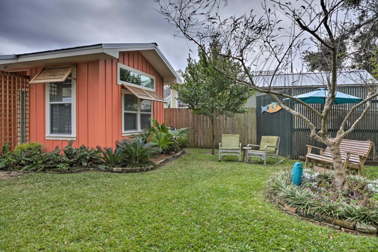Appartamento Old Town Getaway, Walk To Shopping, Dining, And Bay! Bay St. Louis Esterno foto