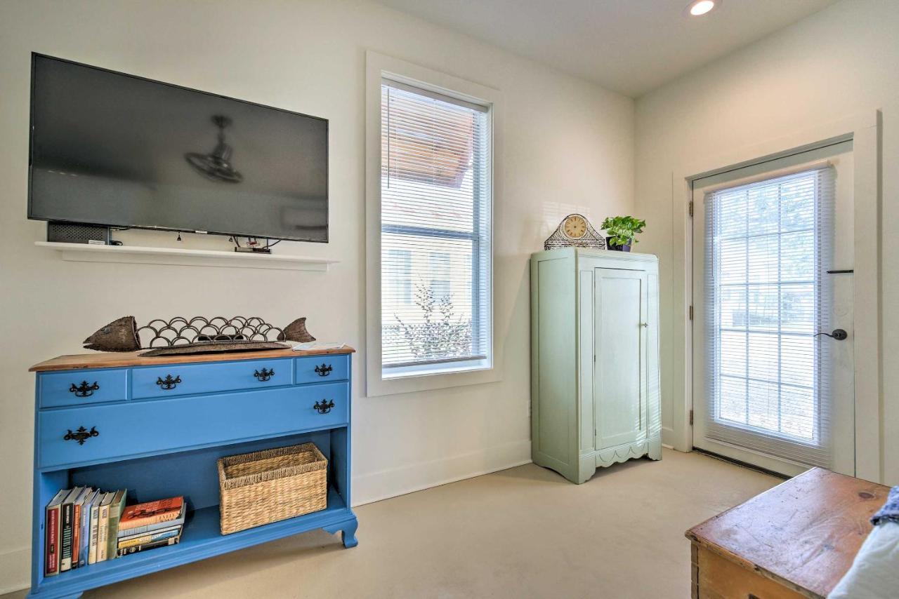 Appartamento Old Town Getaway, Walk To Shopping, Dining, And Bay! Bay St. Louis Esterno foto